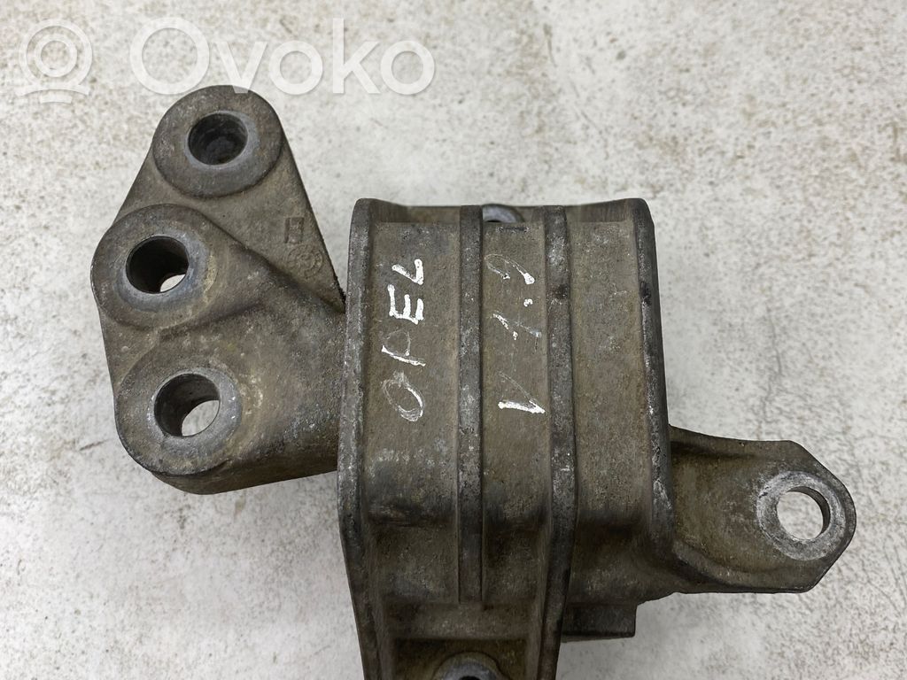 Opel Vectra C Engine mount bracket 