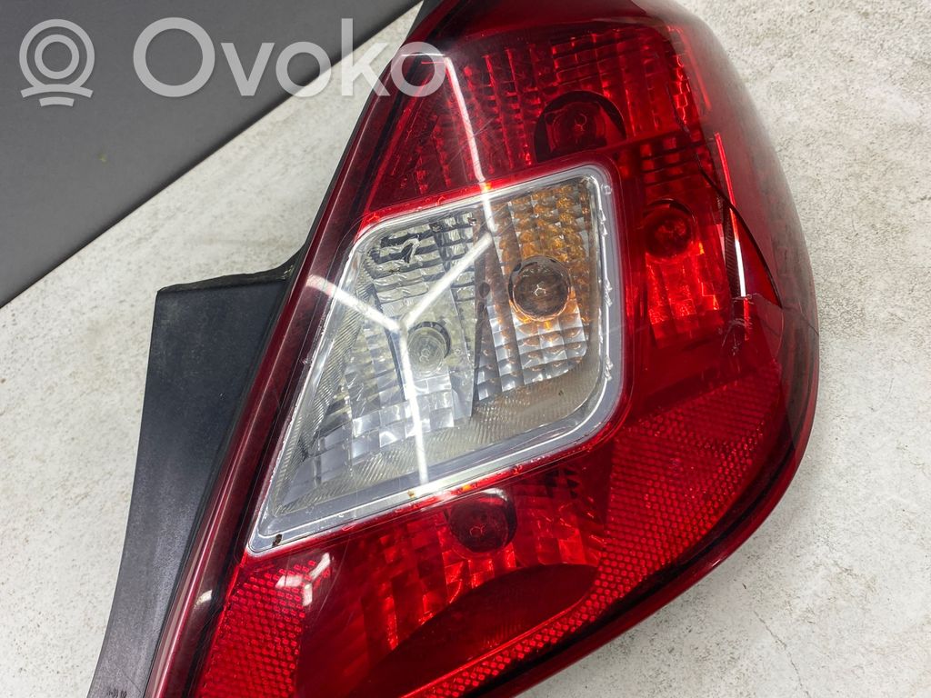 Opel Corsa D Aizmugurējais lukturis virsbūvē 