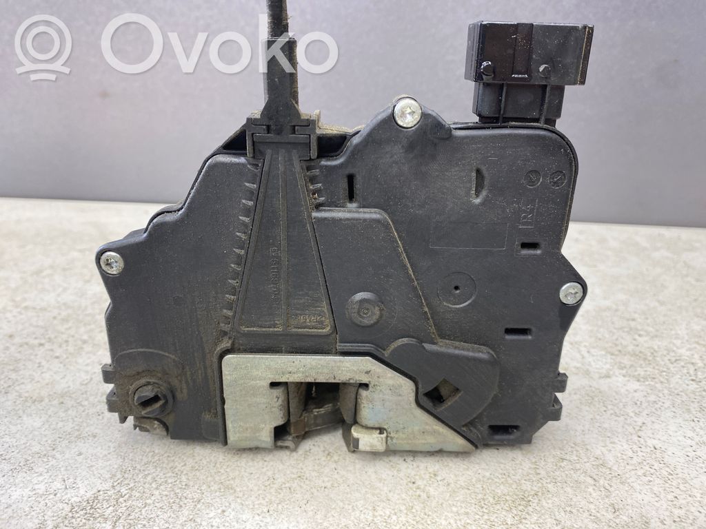 Opel Corsa D Zamek drzwi tylnych 