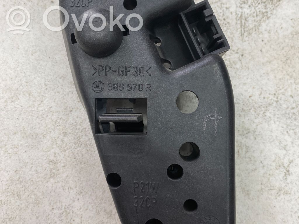 BMW 3 E46 Galinio žibinto detalė 
