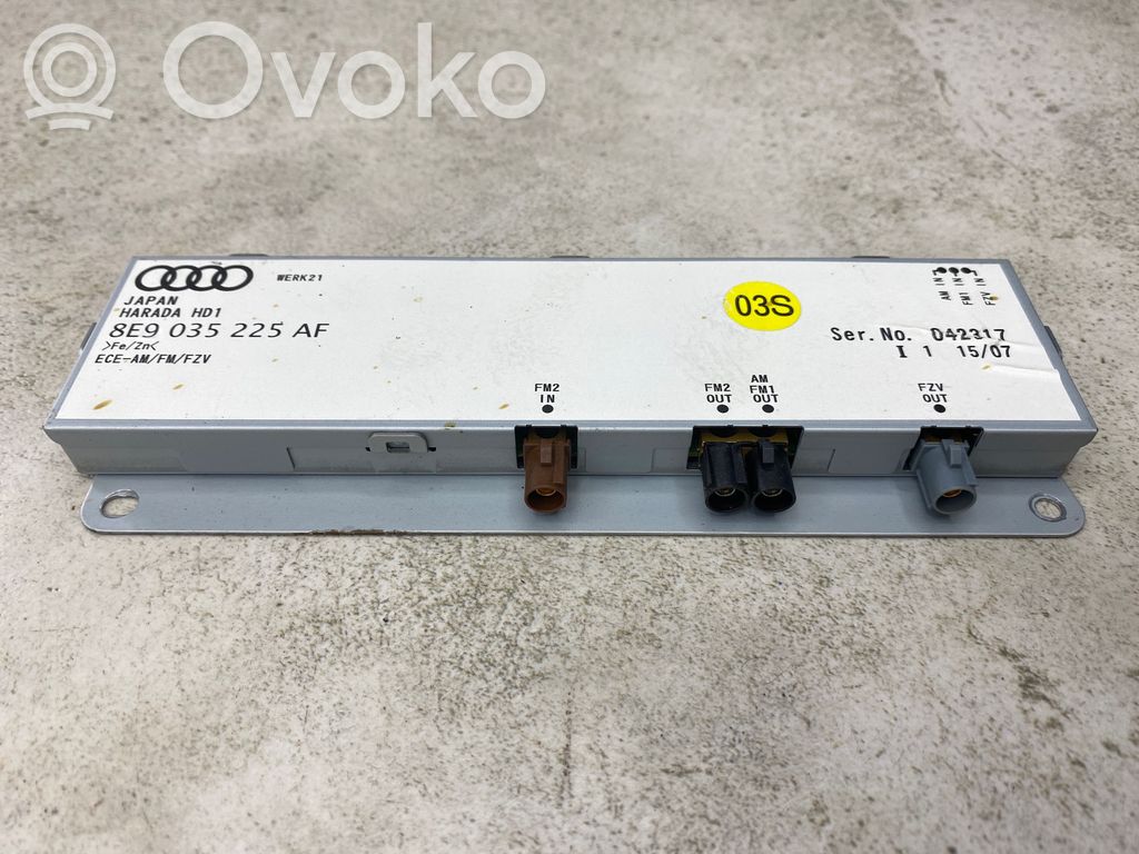Audi A4 S4 B7 8E 8H Aerial antenna amplifier 