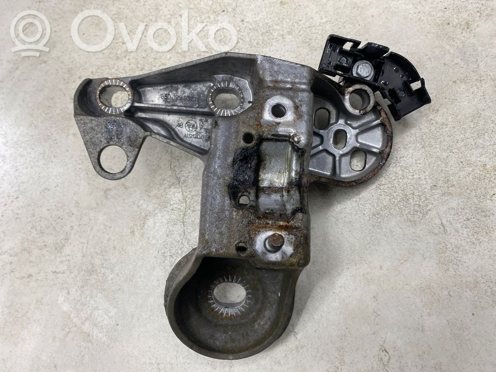 Audi A4 S4 B7 8E 8H Engine mounting bracket 
