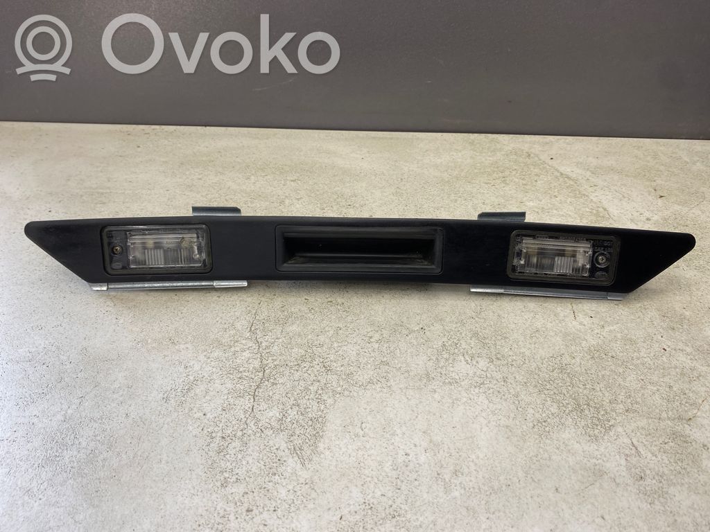 Audi A4 S4 B7 8E 8H Listwa oświetlenie tylnej tablicy rejestracyjnej 