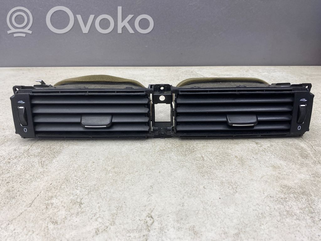 Volvo V70 Centrālais gaisa ventilācijas režģis 