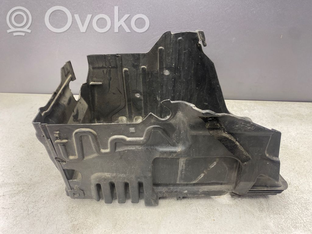 Volvo V70 Akkulaatikon alusta 