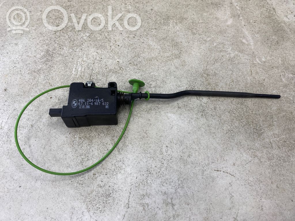 Fuel tank cap lock   6987632
