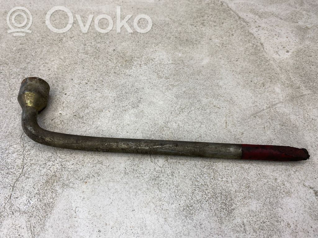 Volvo XC90 Wheel nut wrench 