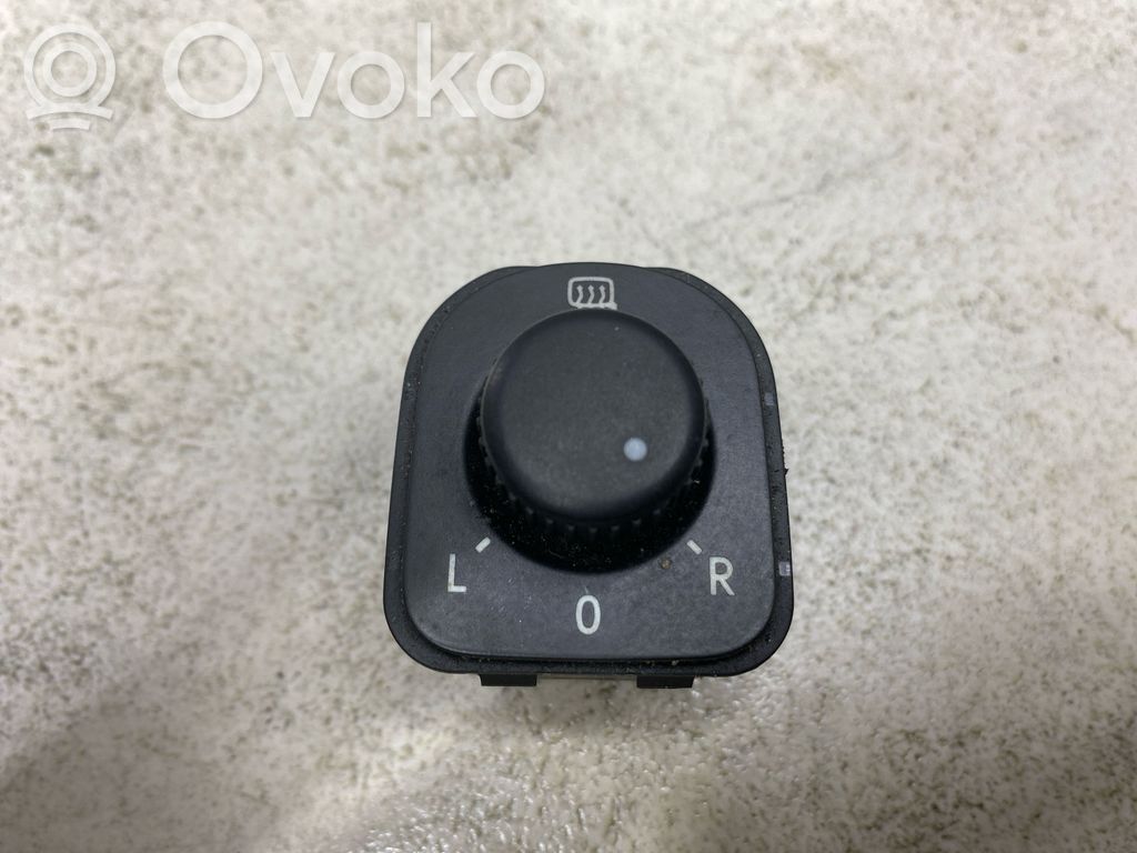 Volkswagen PASSAT B6 Interruptor del espejo lateral 