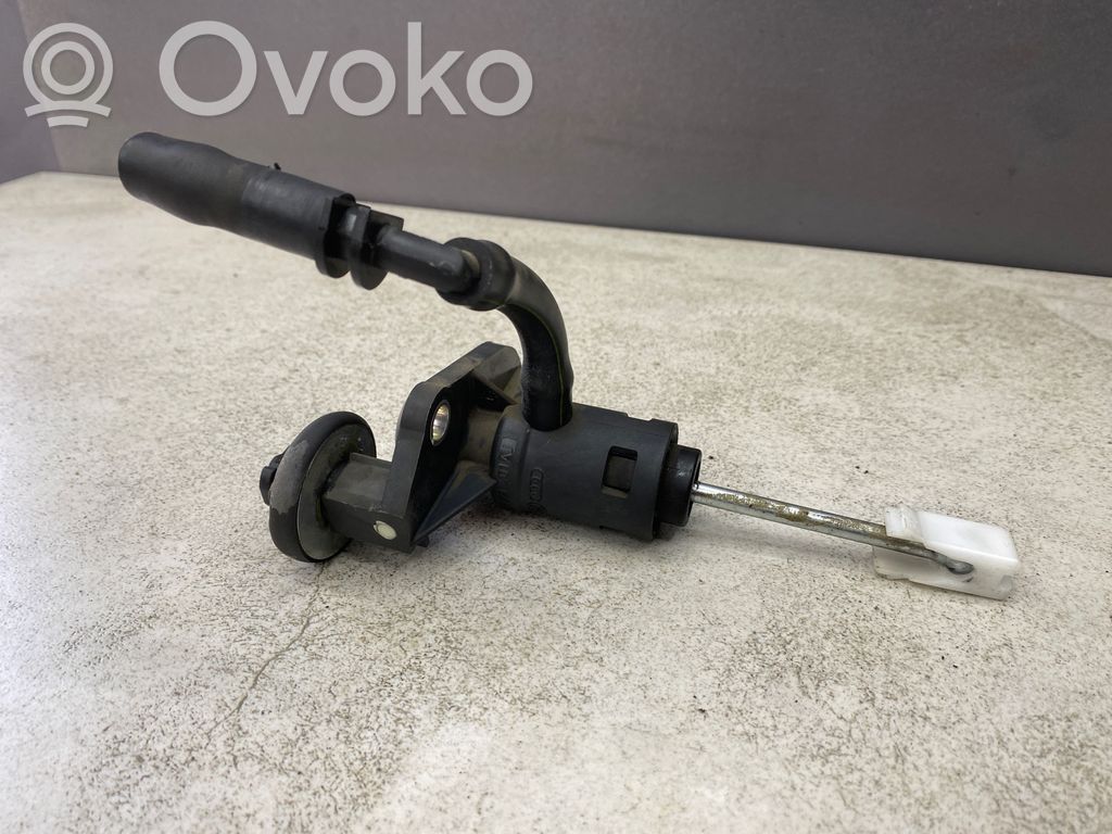 Audi A4 S4 B7 8E 8H Główny cylinder sprzęgła 