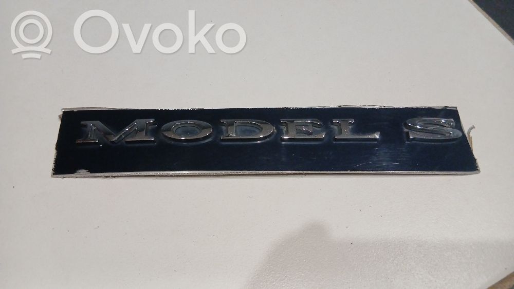 Modeļa burti