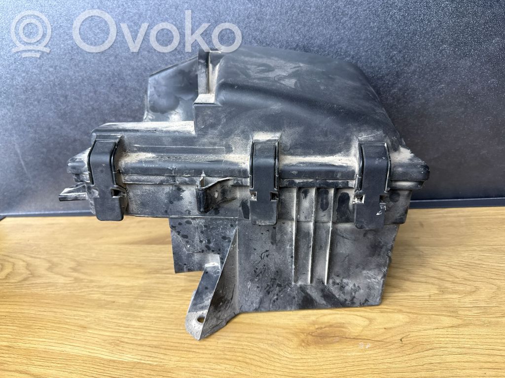 Volvo XC70 Air filter box 