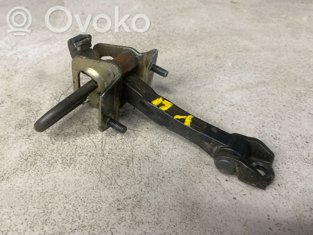 Volvo XC70 Etuoven pidätin 