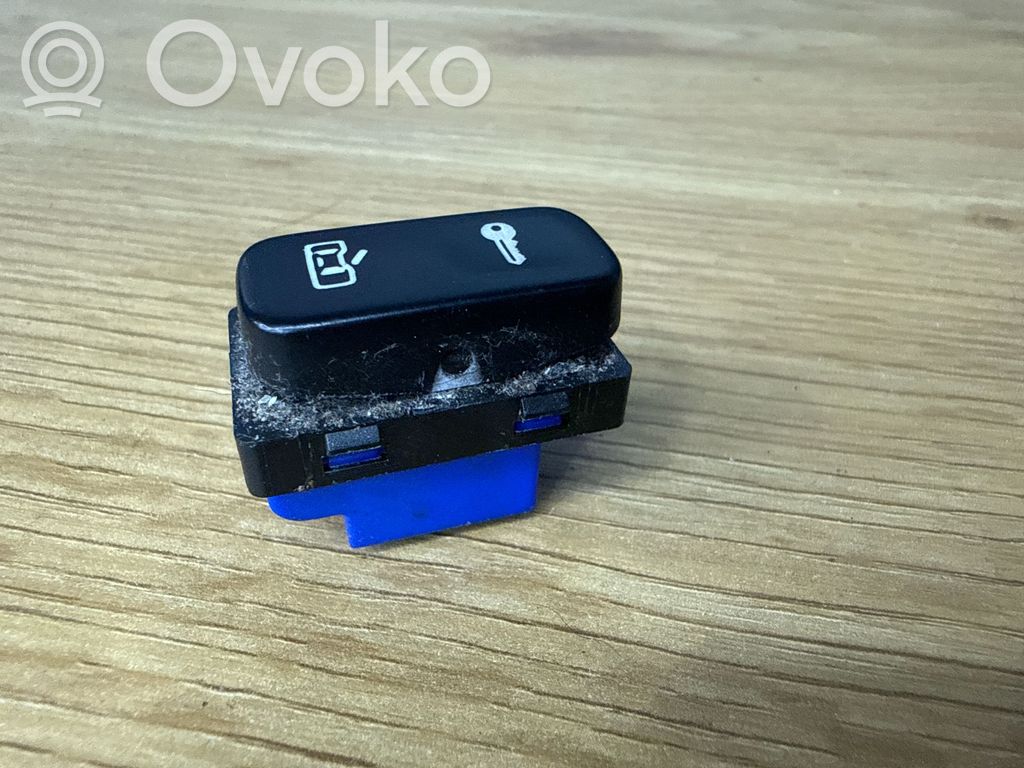 Skoda Octavia Mk2 (1Z) Keskuslukituksen kytkin 