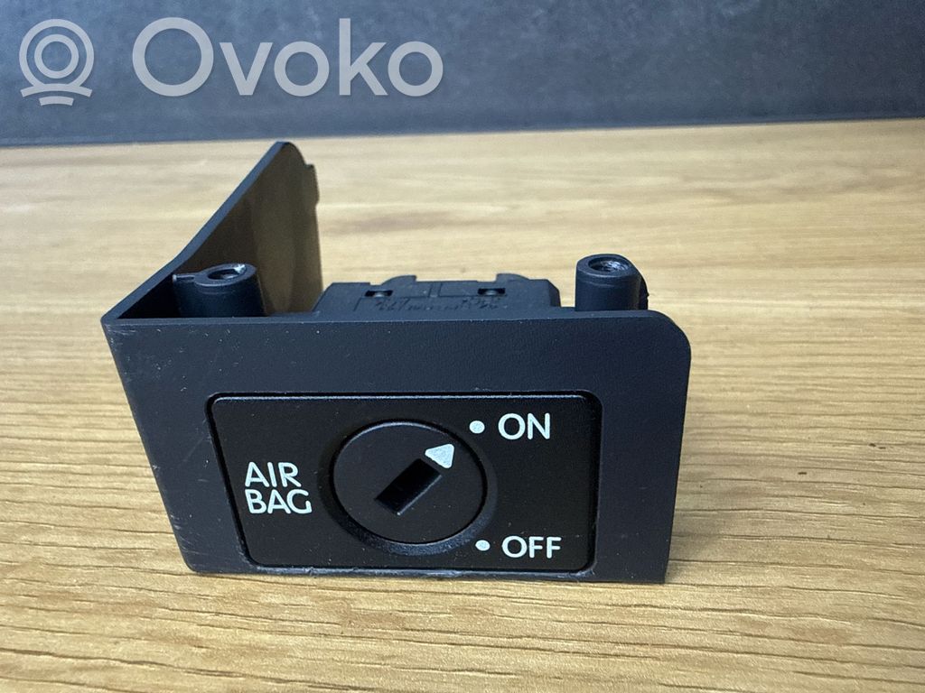 Skoda Octavia Mk2 (1Z) Interruptor de encendido/apagado del airbag de pasajero 