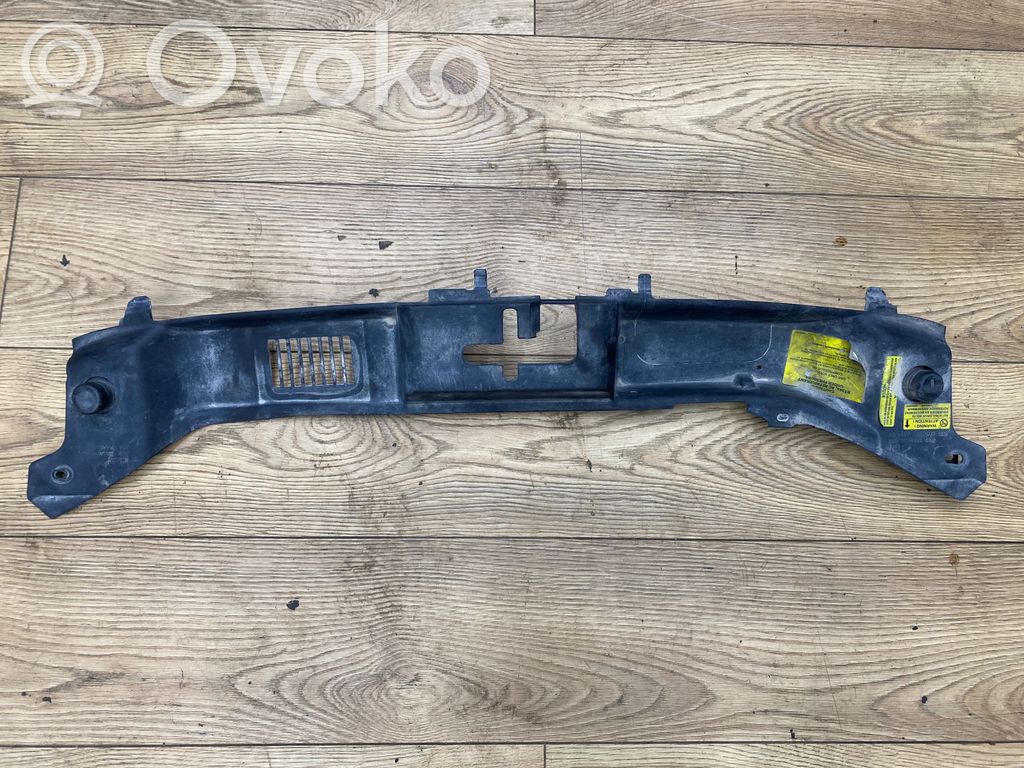 Volvo V50 Radiatorių apdaila 