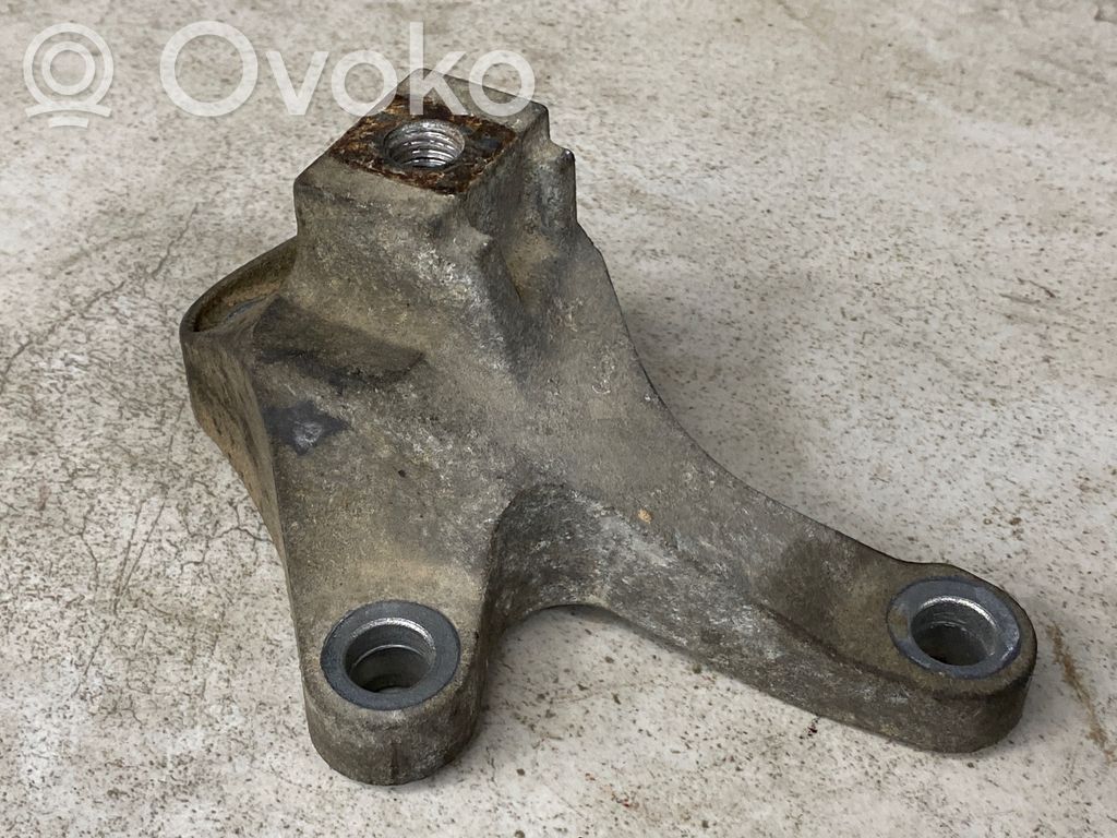 Volvo V50 Gearbox mounting bracket 