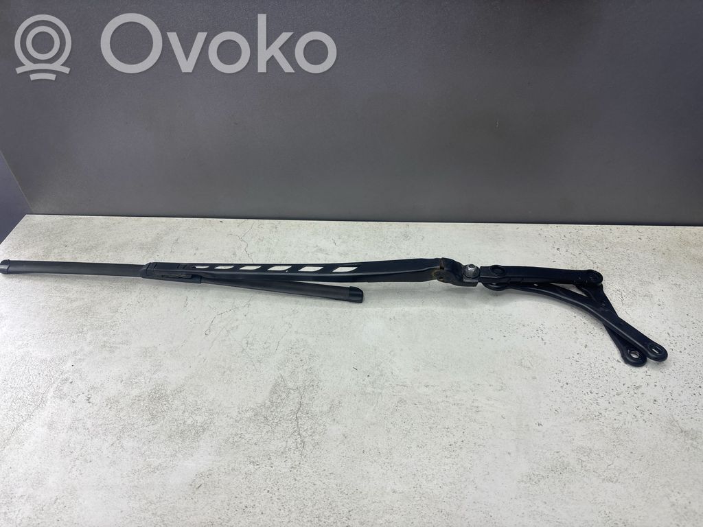 BMW 5 E60 E61 Front wiper blade arm 