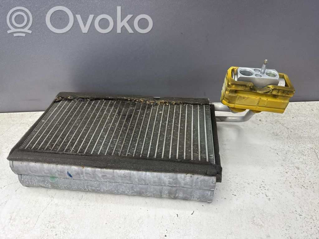 BMW 5 E60 E61 Gaisa kondicioniera radiators (salonā) 