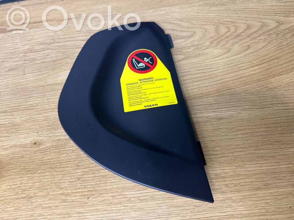 Volvo V70 Panelės apdailos skydas (šoninis) 
