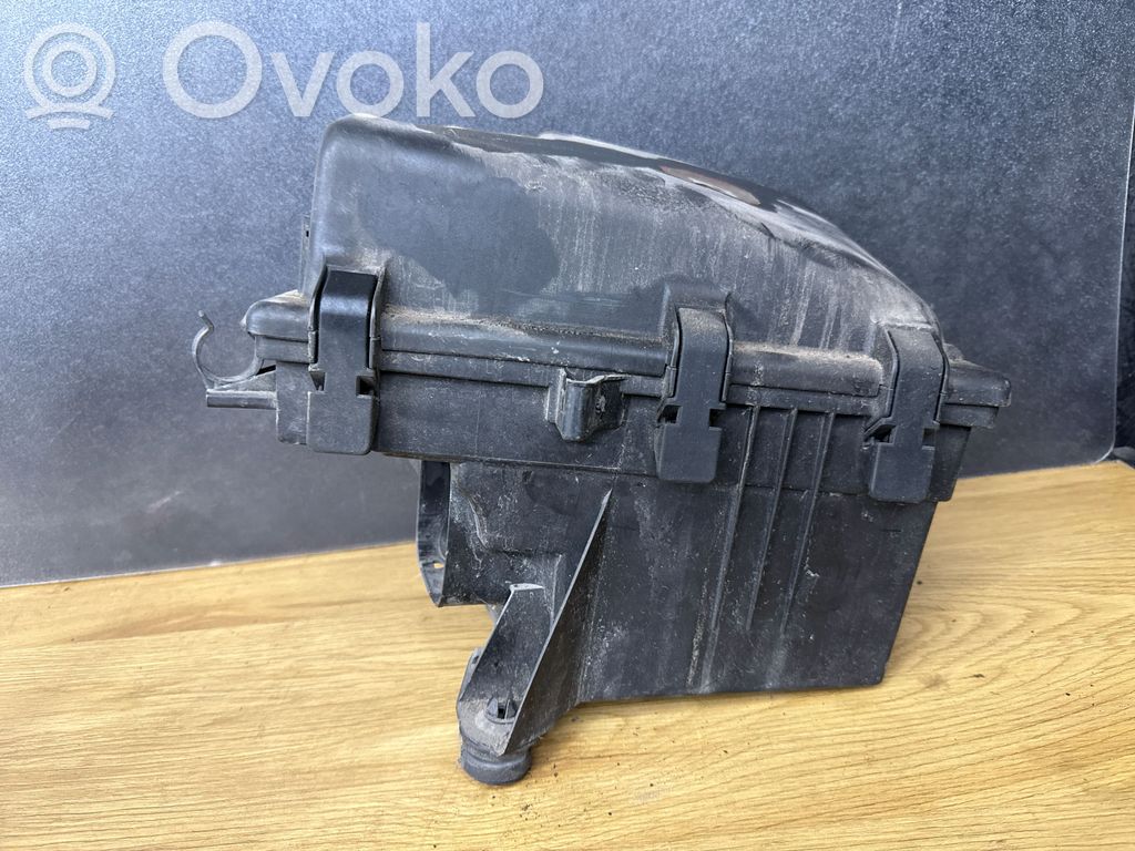 Volvo V70 Air filter box 
