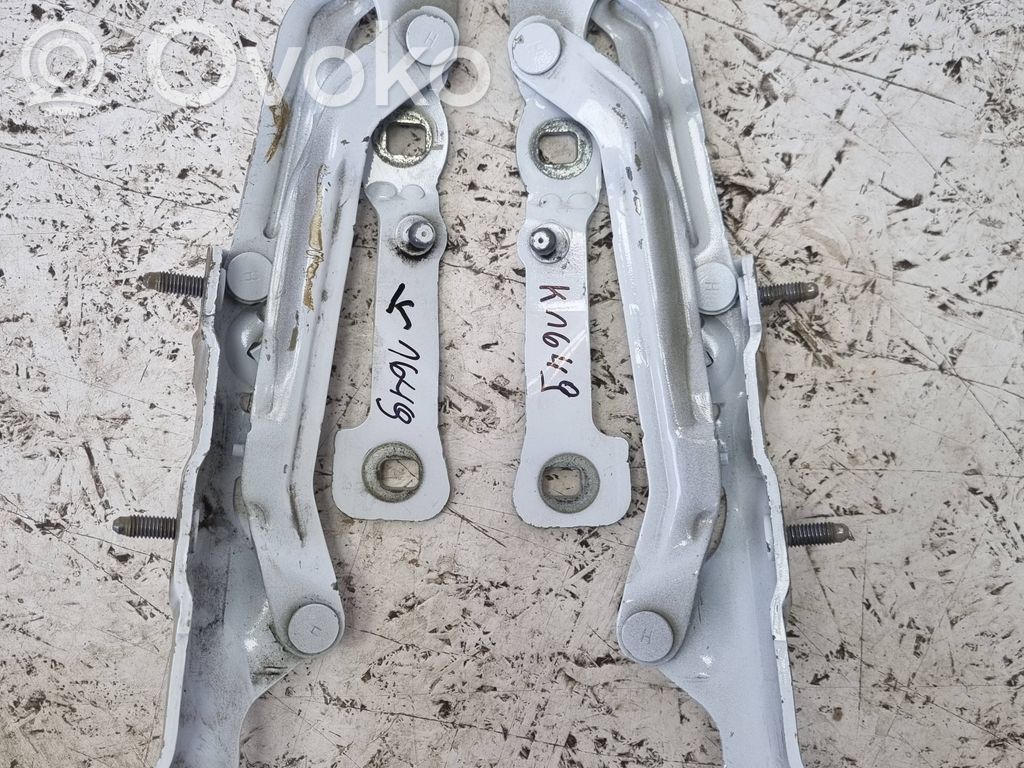 Tailgate hinge   155148100E