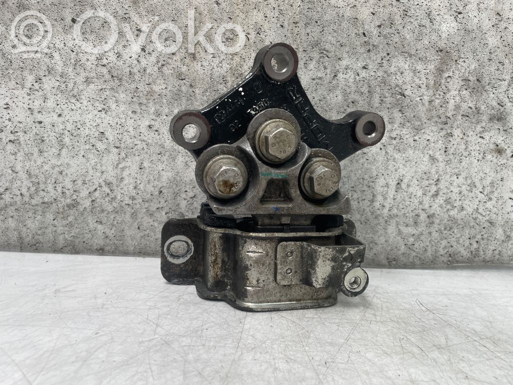Engine mount bracket   51984318