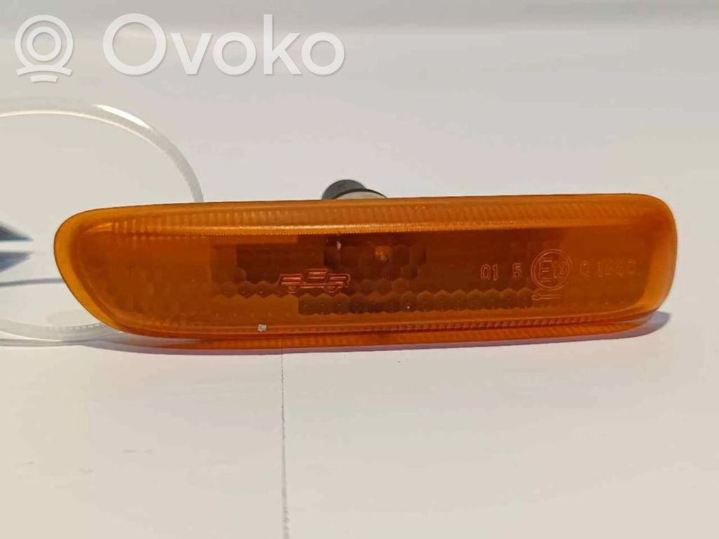 Front fender indicator light   E1301440
