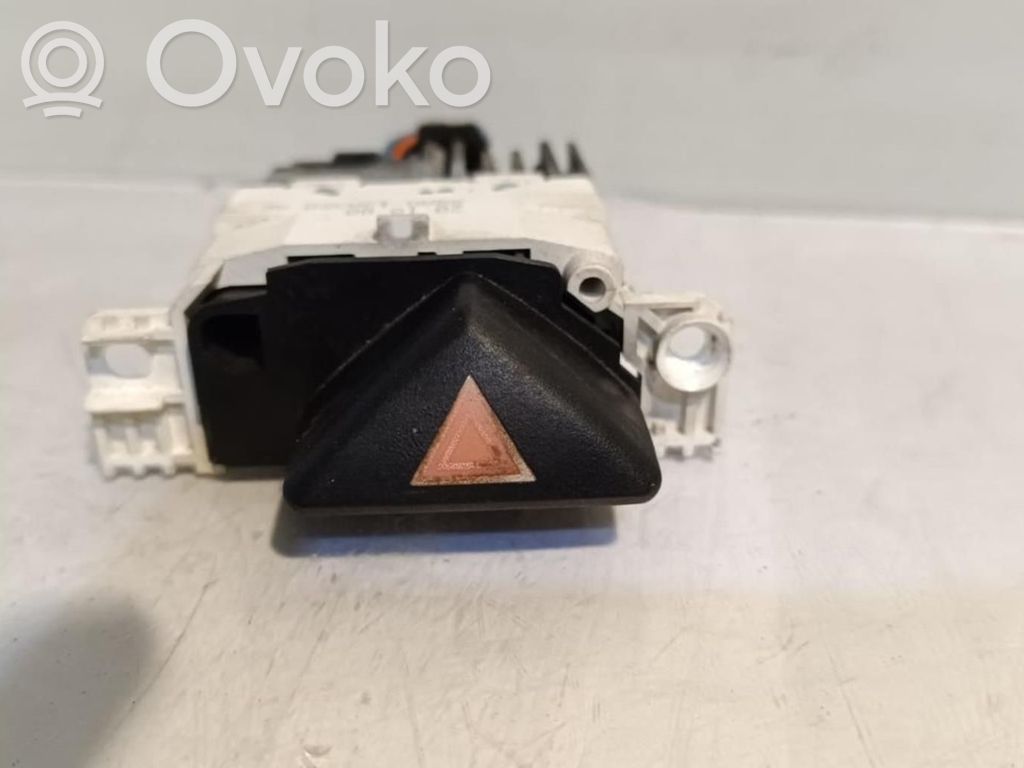 Botón interruptor de luz de peligro   98AG13A350