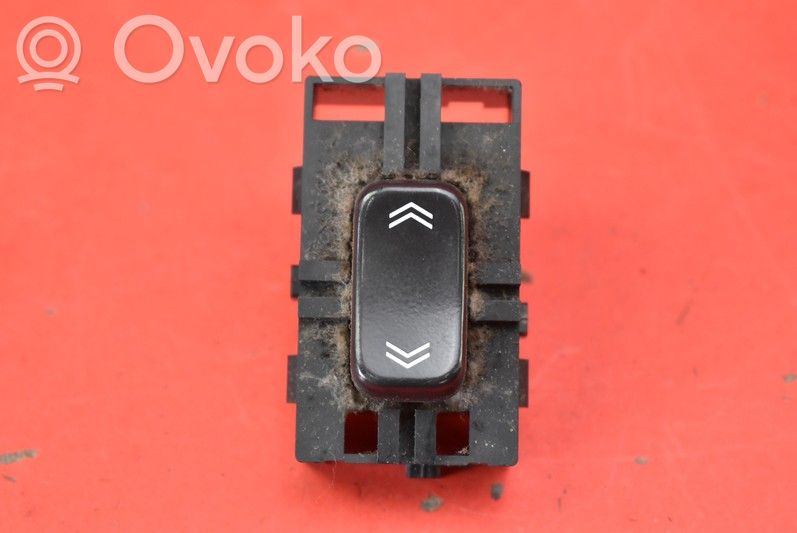 Cadillac CTS Electric window control switch 