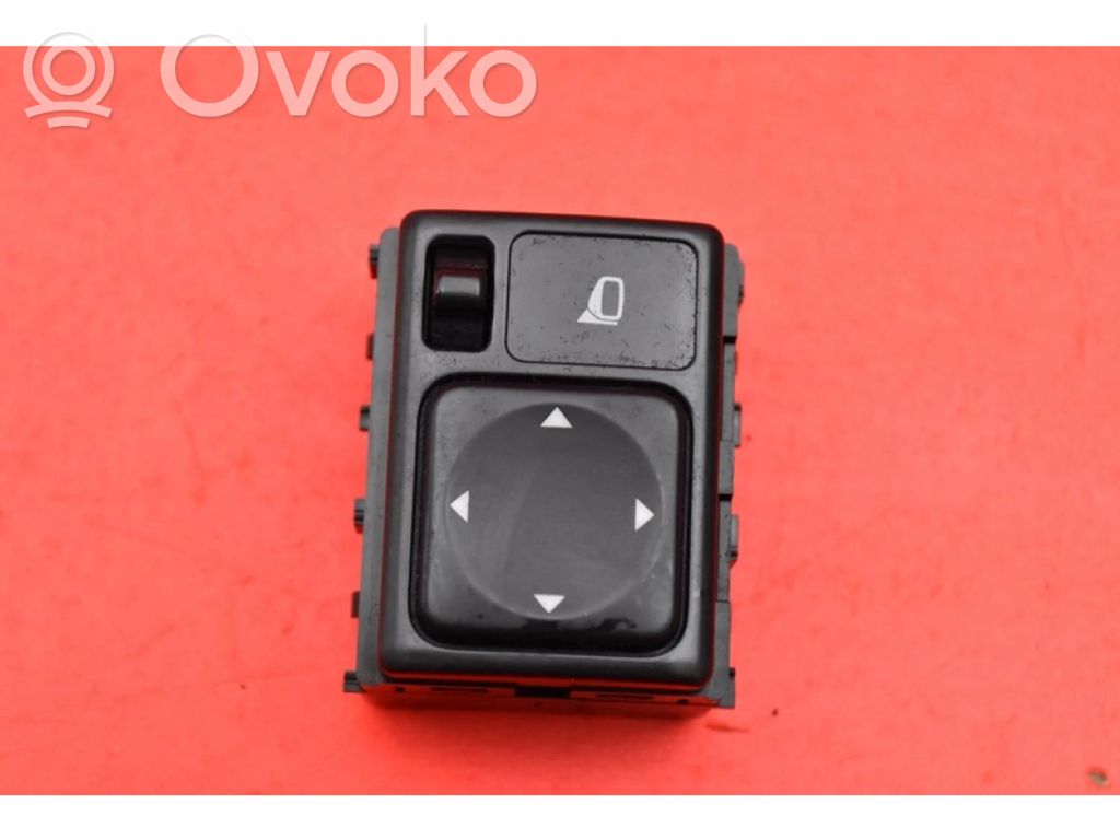 Mirror heating switch