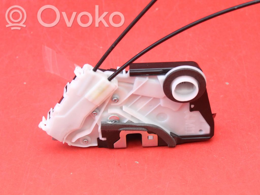 Toyota Yaris Zamek drzwi przednich 