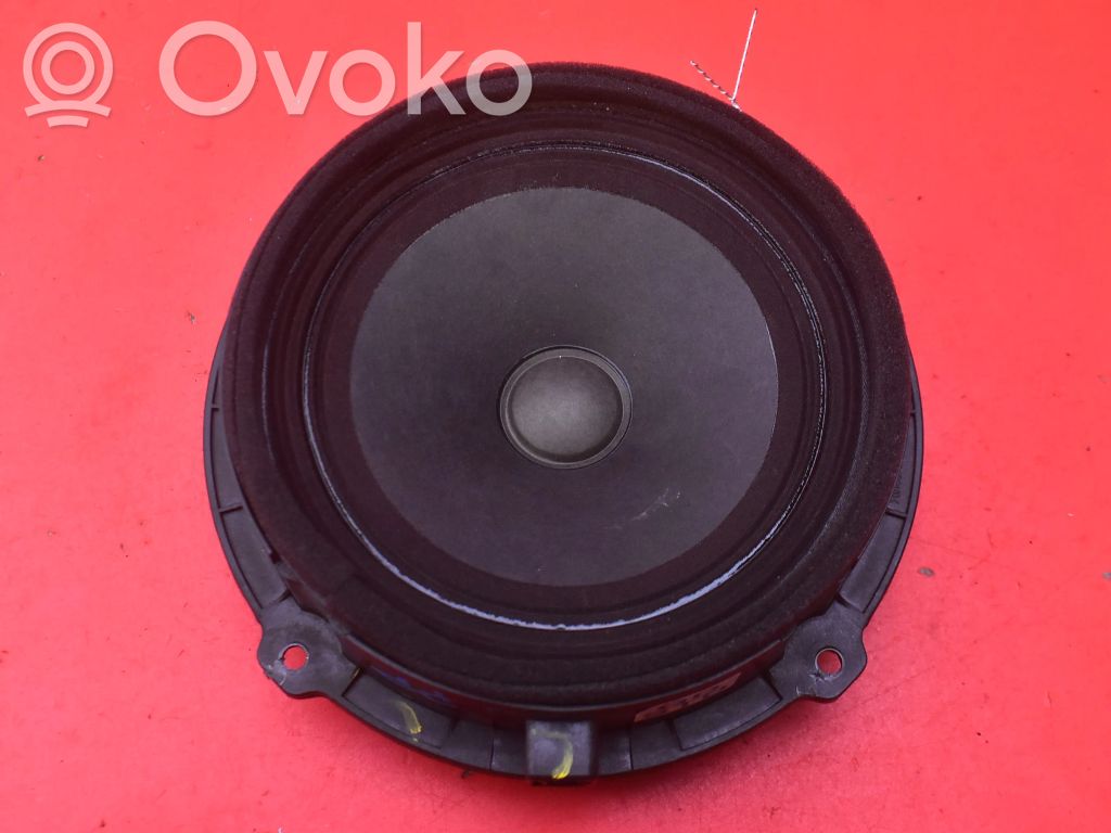 Hyundai i30 Altavoz subwoofer 
