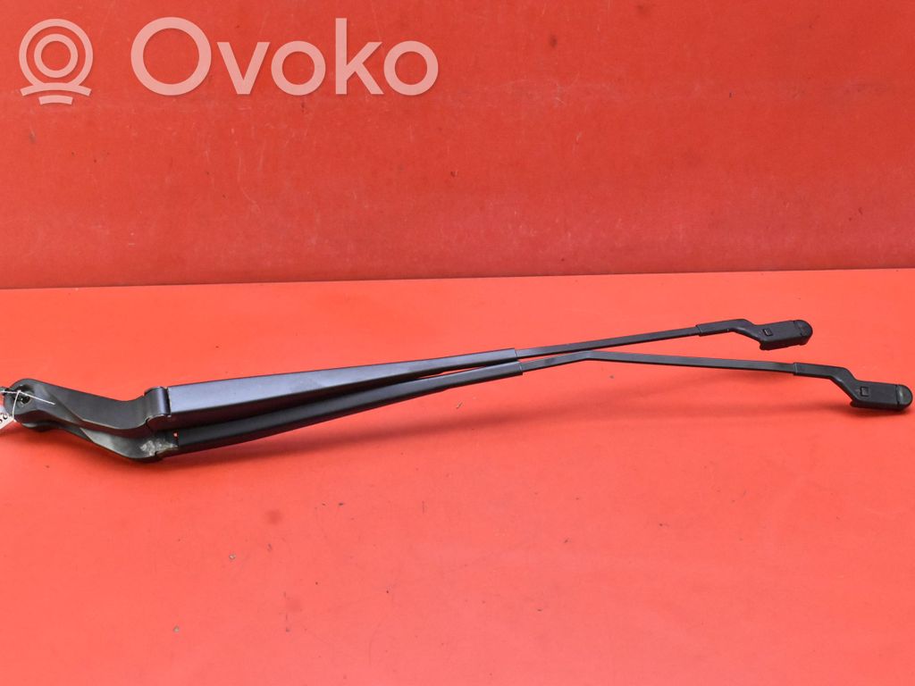 Front wiper blade arm