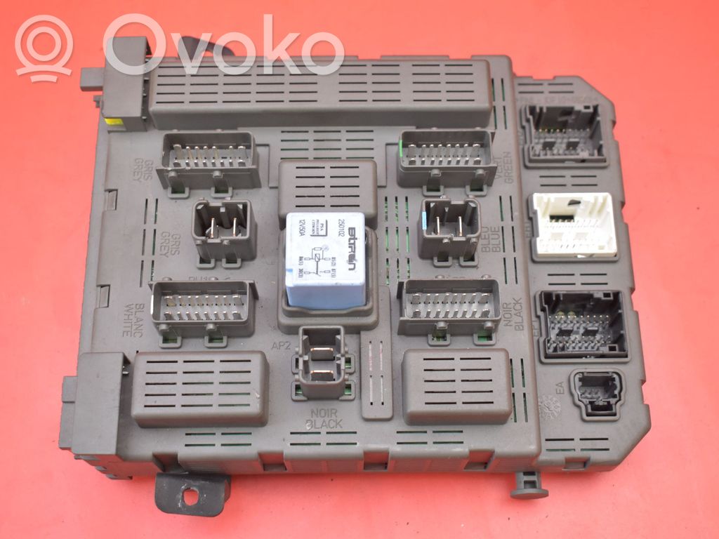 Peugeot 607 Set scatola dei fusibili 