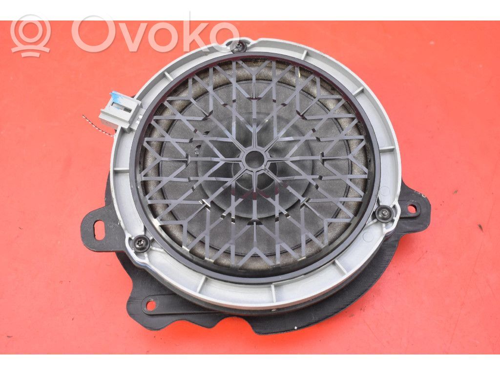 Peugeot 2008 I Altavoz subwoofer 