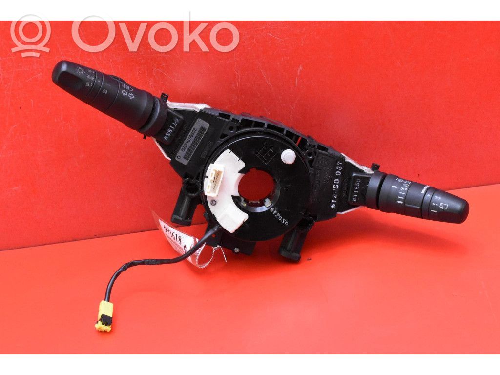 Nissan Note (E11) Autres commutateurs / boutons / leviers 