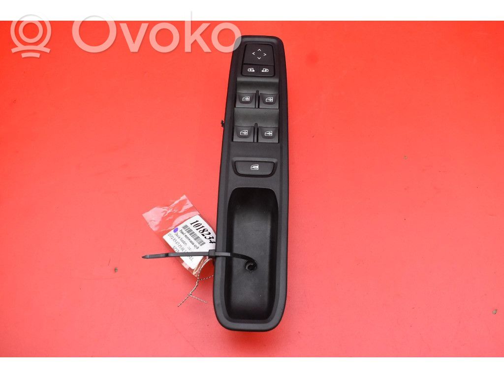 Dacia Sandero Electric window control switch 