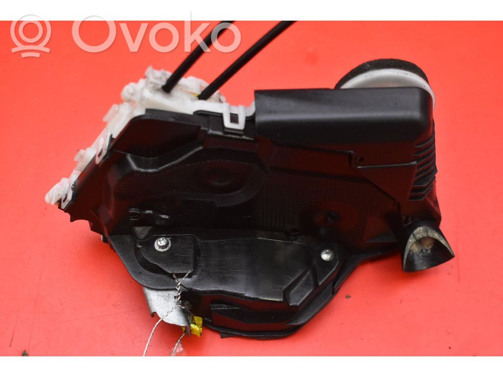 Toyota Yaris Zamek drzwi przednich 
