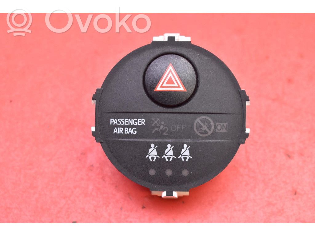Toyota Yaris Interruttore luci di emergenza