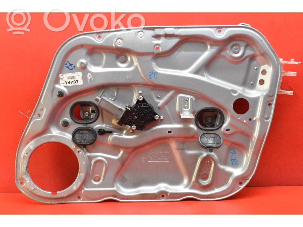 Elektryczny podnośnik szyby drzwi przednich   824802L150,824802L150