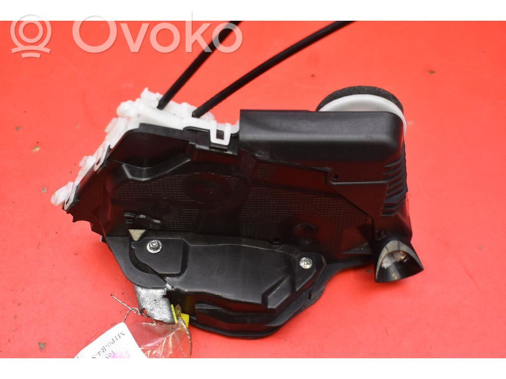 Toyota Yaris Zamek drzwi przednich 
