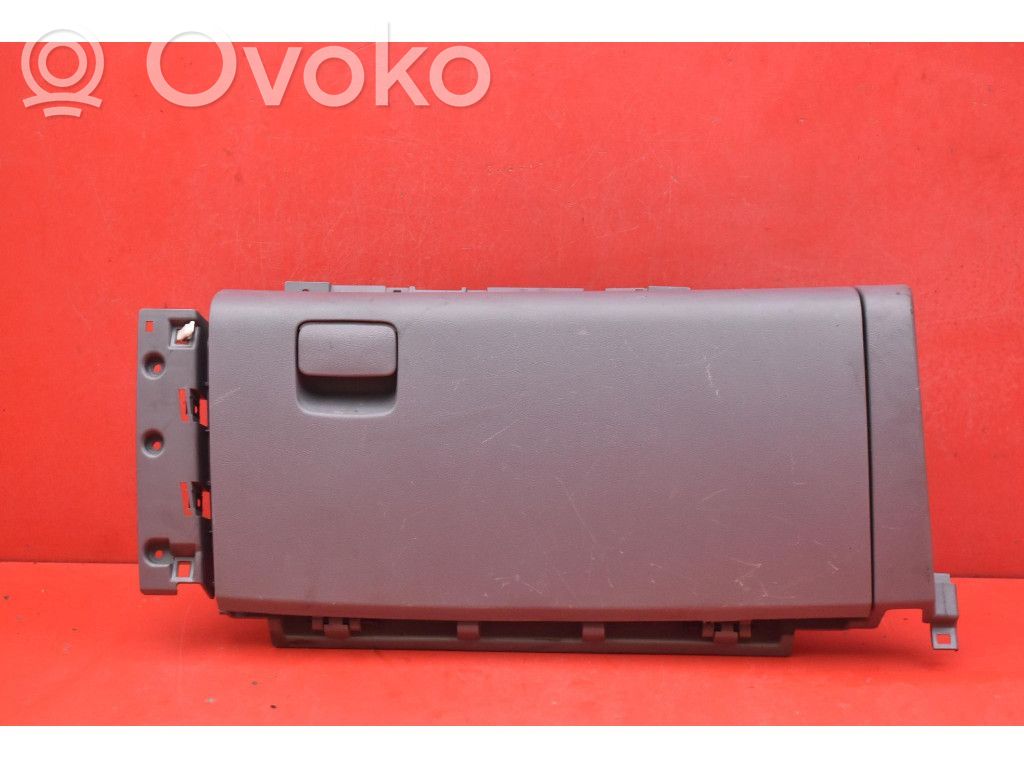 Hyundai H-1, Starex, Satellite Handschuhfach 