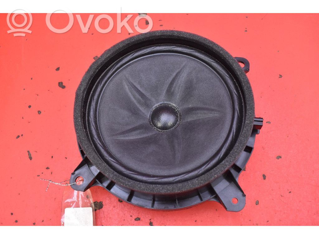 Lexus UX Altavoz subwoofer 