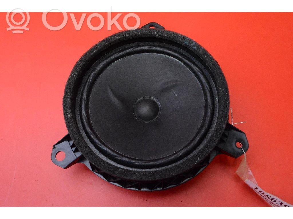 Lexus UX Altavoz subwoofer 
