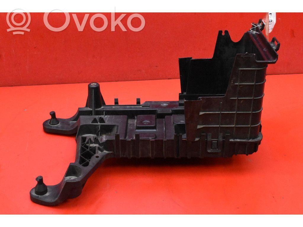 Volkswagen PASSAT CC Support boîte de batterie