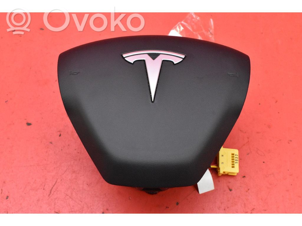 Tesla Model Y Airbag dello sterzo