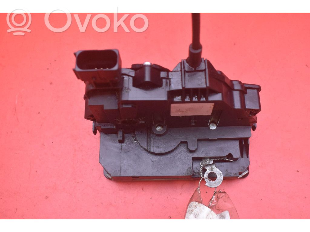 Opel Meriva B Priekšpusē slēdzene 