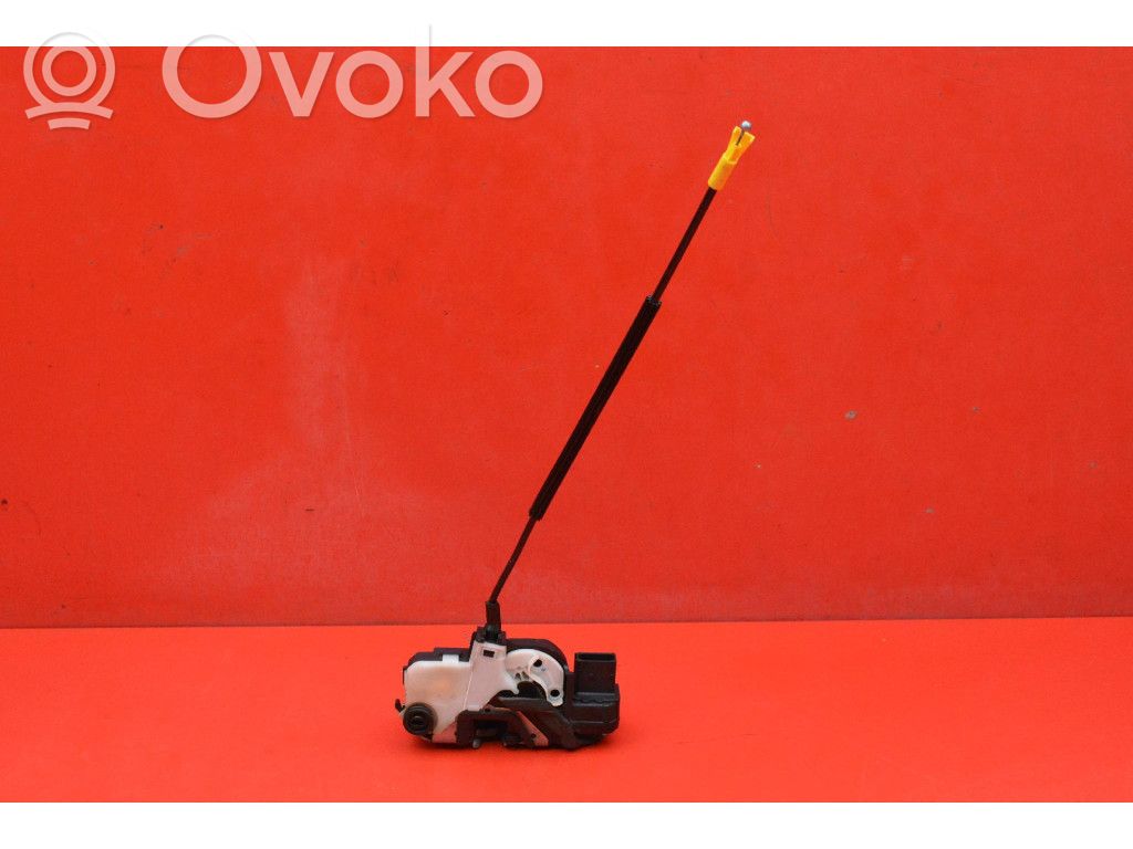 Opel Astra J Takaoven lukko 