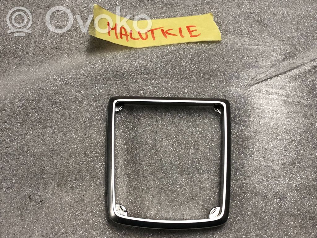 Otros repuestos del interior   4M51A045B79