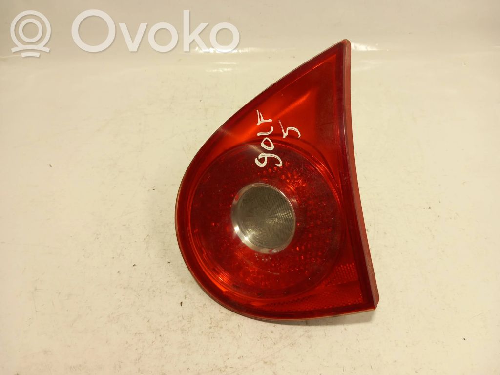 Volkswagen Golf V Galinis žibintas dangtyje 